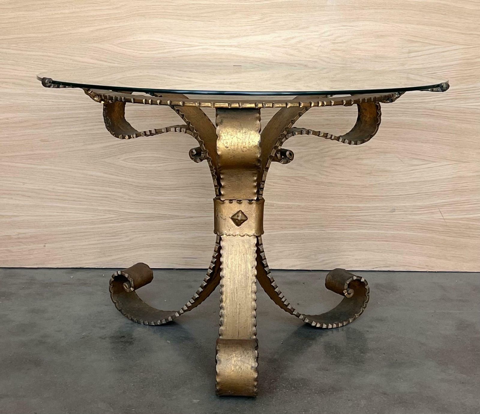 Table basse Hollywood Regency mid-century en fer forgé doré, dans le style de Gilbert Pollierat photo Mobilier