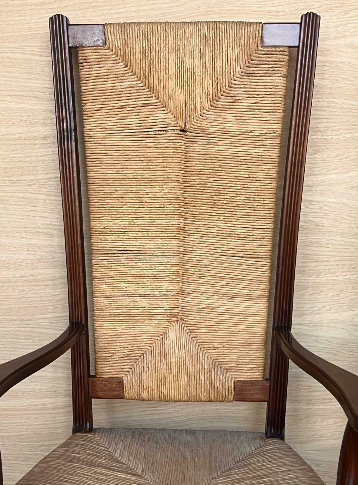Mobilier Paire de fauteuils espagnols en noyer à dossier et assise cannés, XXe siècle photo