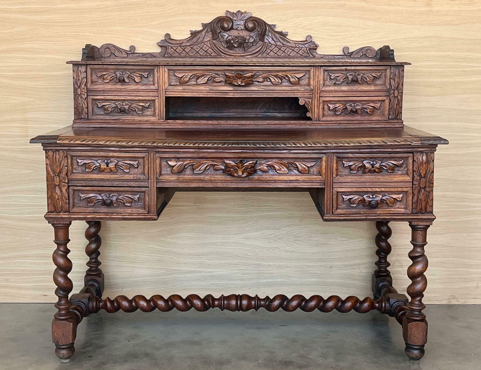 Table de bibliothèque ou bureau de style baroque espagnol en chêne, XIXe siècle photo furniture