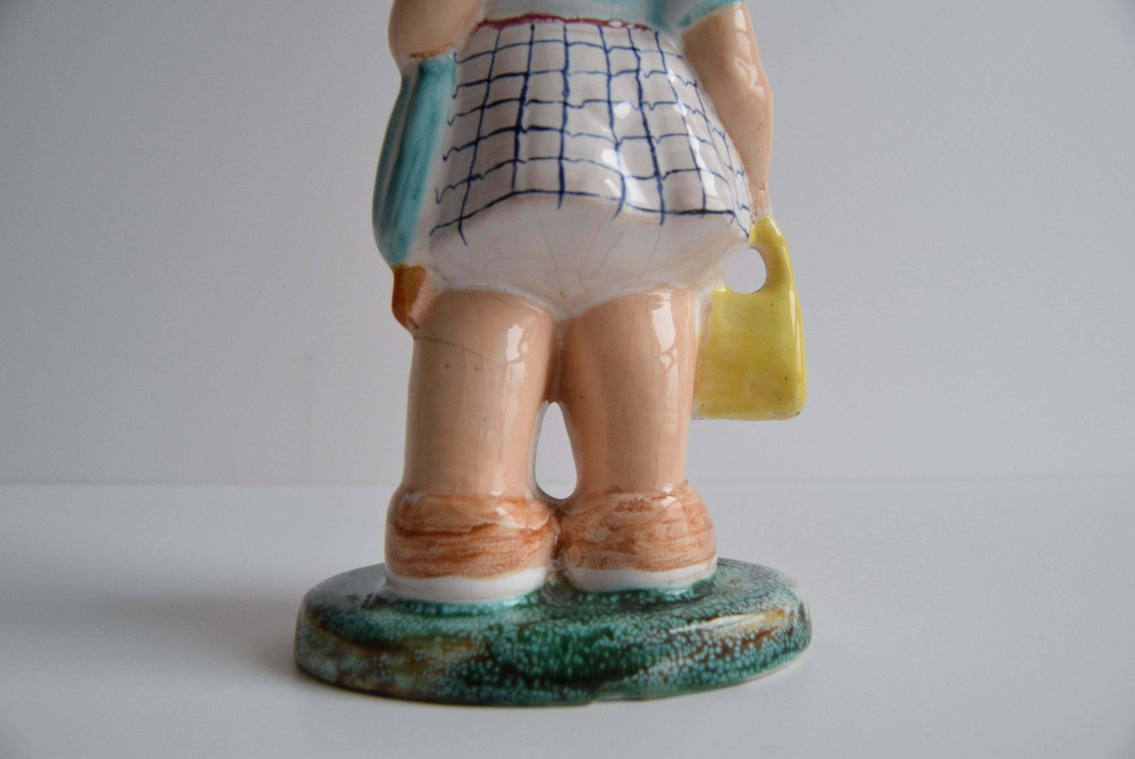 226.0 Art Deco Ceramic Figurine Of A Girl With A Handbag, Circa 1940 photo