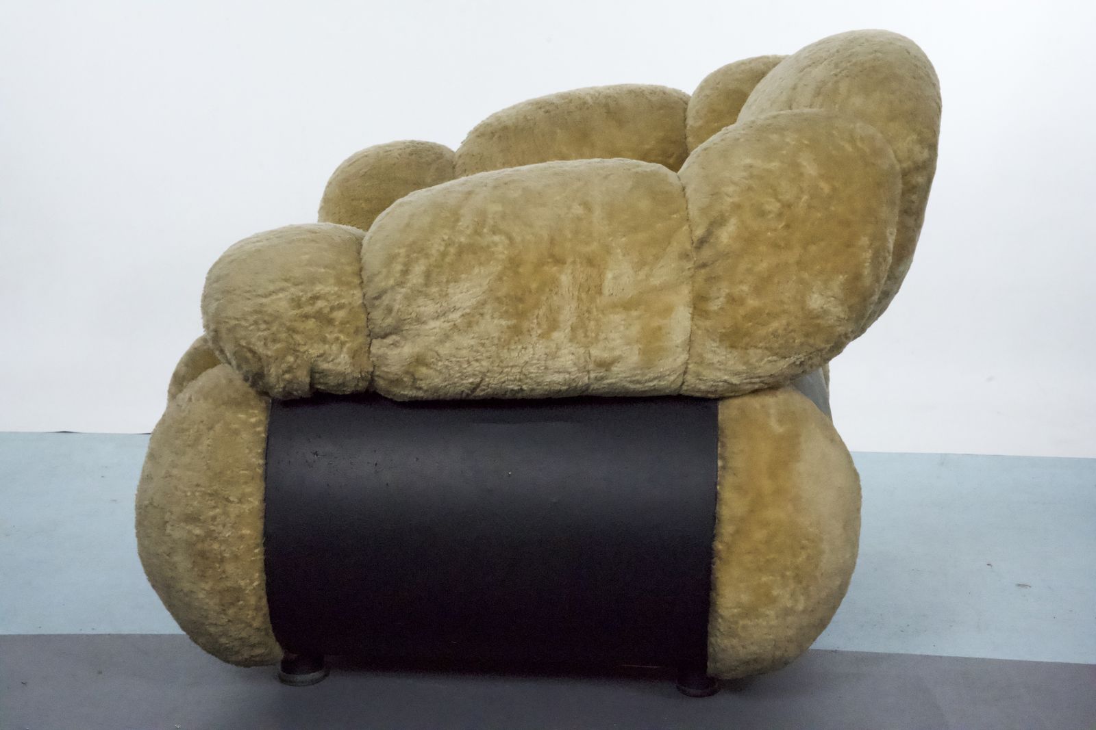 Space Age Single Armchair By Adriano Piazzesi, Cream Teddy Bear & Leatherette, 1970s Italy photo vinterior