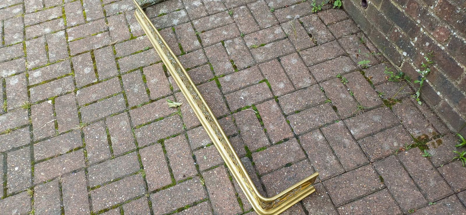Superb Vintage Victorian Brass Fireplace Fender Guard In Excellent Condition photo vinterior