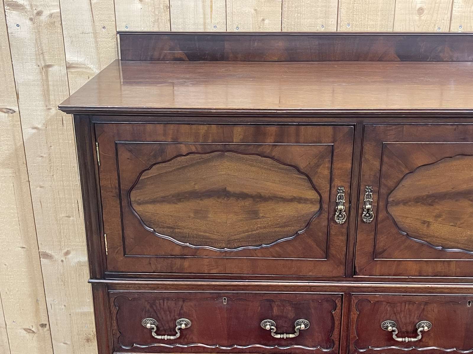 photo vinterior English Mahogany Chest Of Drawers From The 1950s