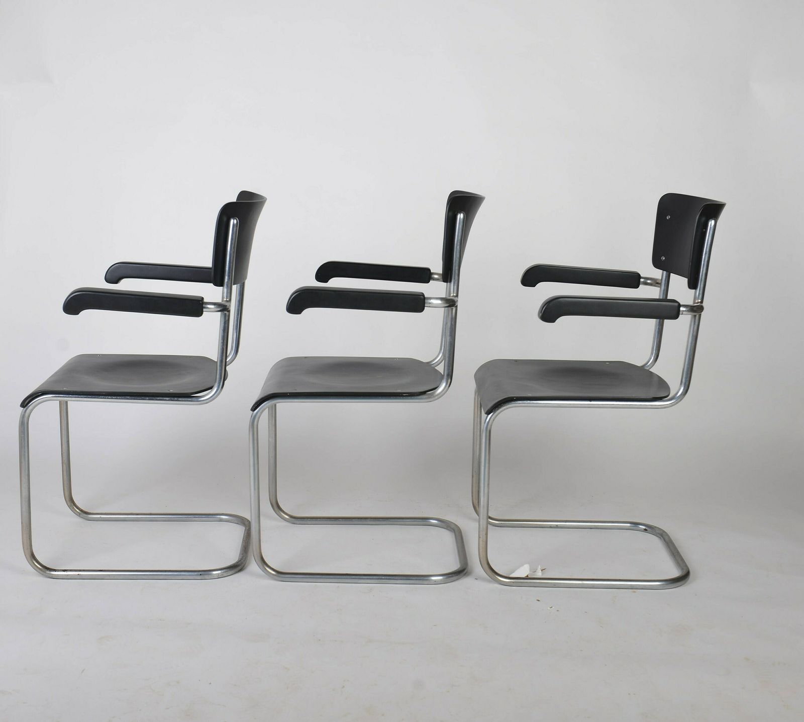 Bauhaus Cantilever Armchairs Model S 43 F By Vichr 1930s Tubular Steel And Beechwood, Iconic Modernist Design photo for sale