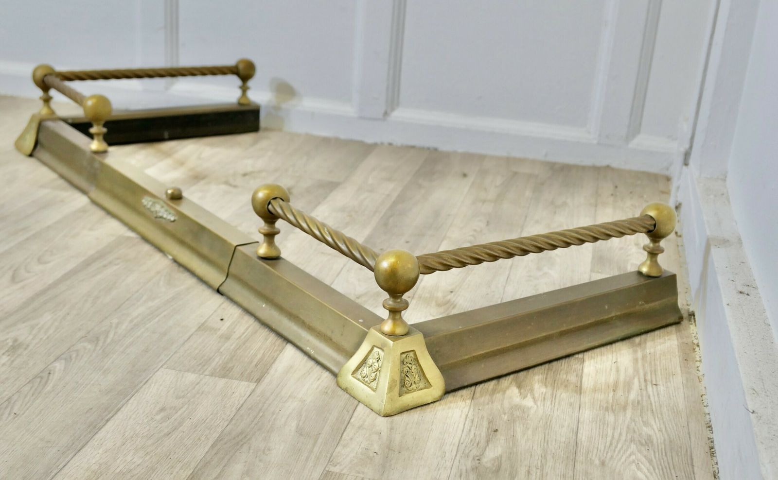 Victorian Extending Barley Twist Brass Fender photo furniture