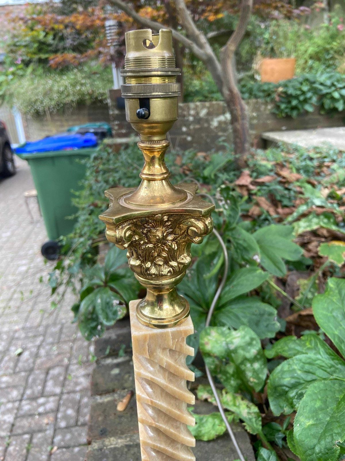 Unusual Vintage Spiral And Creamy Brown Onyx (Marble) And Metal Lamp   Classical Corinthian Style, Working photo vinterior