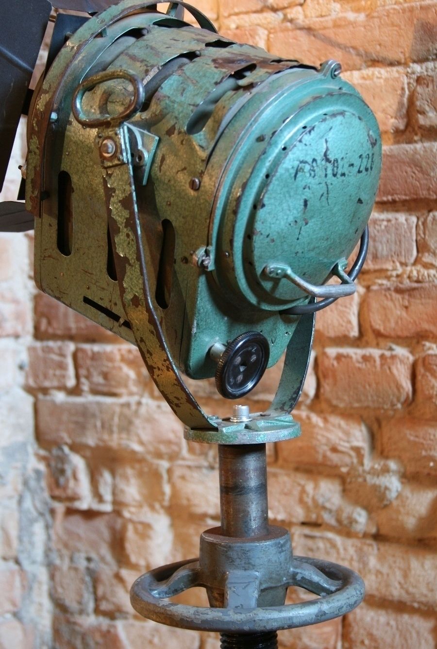 photo furniture Theater And Film Spotlight Model 150