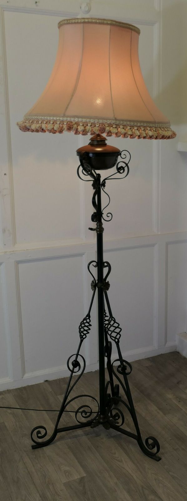 Wrought Iron Telescopic Floor Standing Electrified Oil Lamp photo Lighting