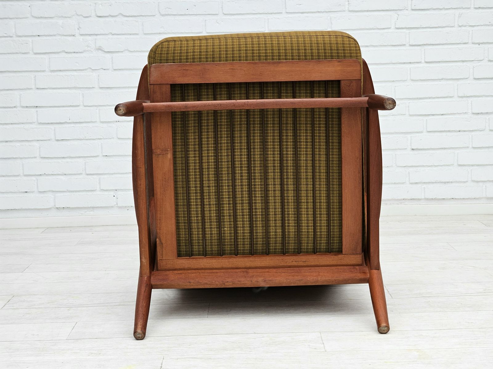 photo for sale Deense Teakhouten Fauteuil, Ca. Jaren 1970, Groene Meubelstof, Goede Staat.