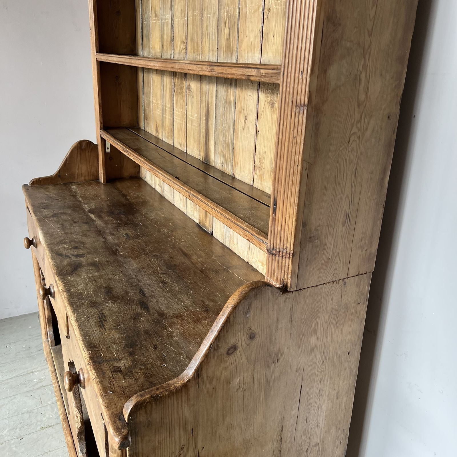 photo vintage Large 19th Century Pine Farmhouse Dresser