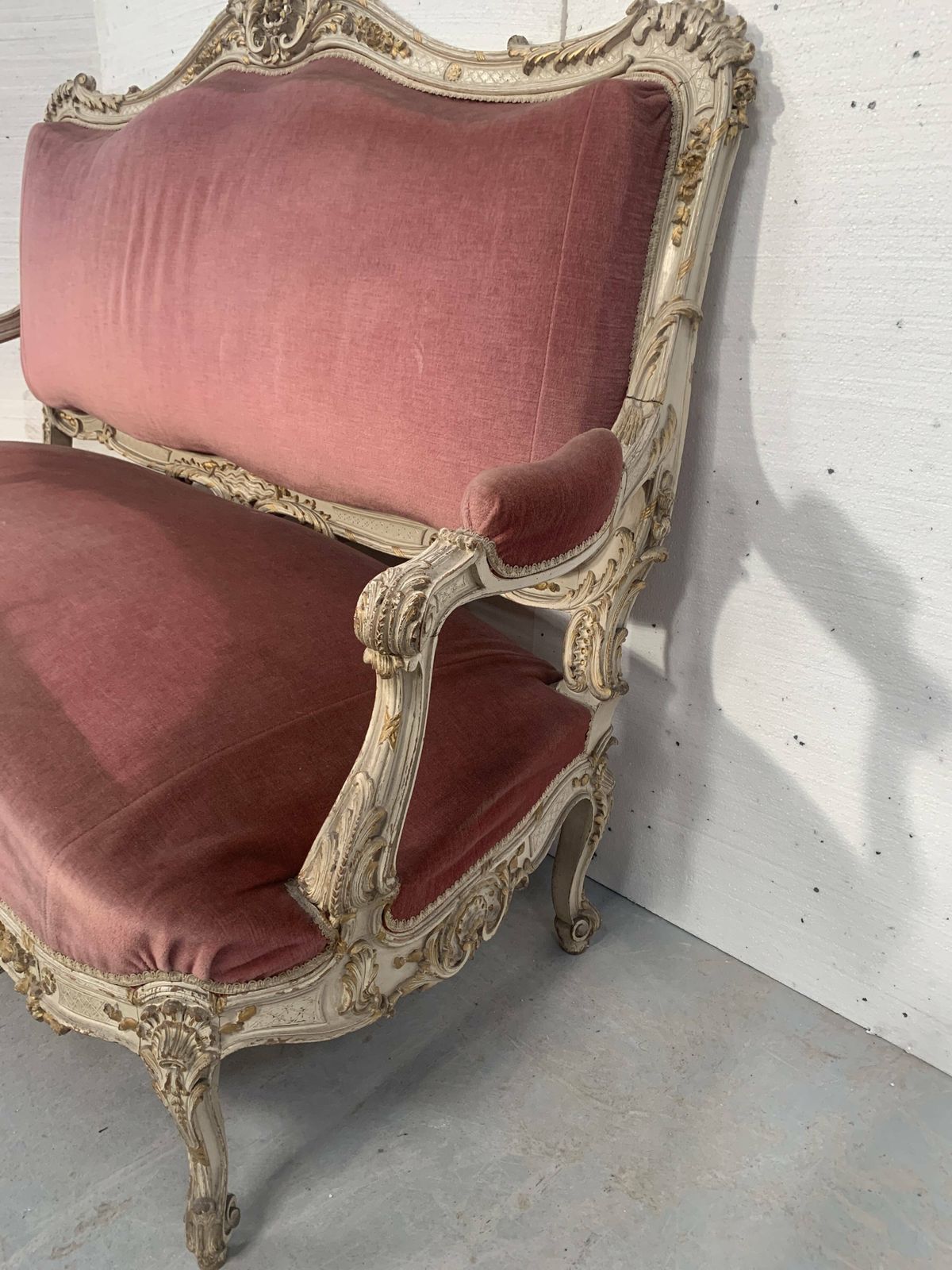 photo furniture Louis XV Style Bench In Lacquered And Gilded Beech, 20th Century