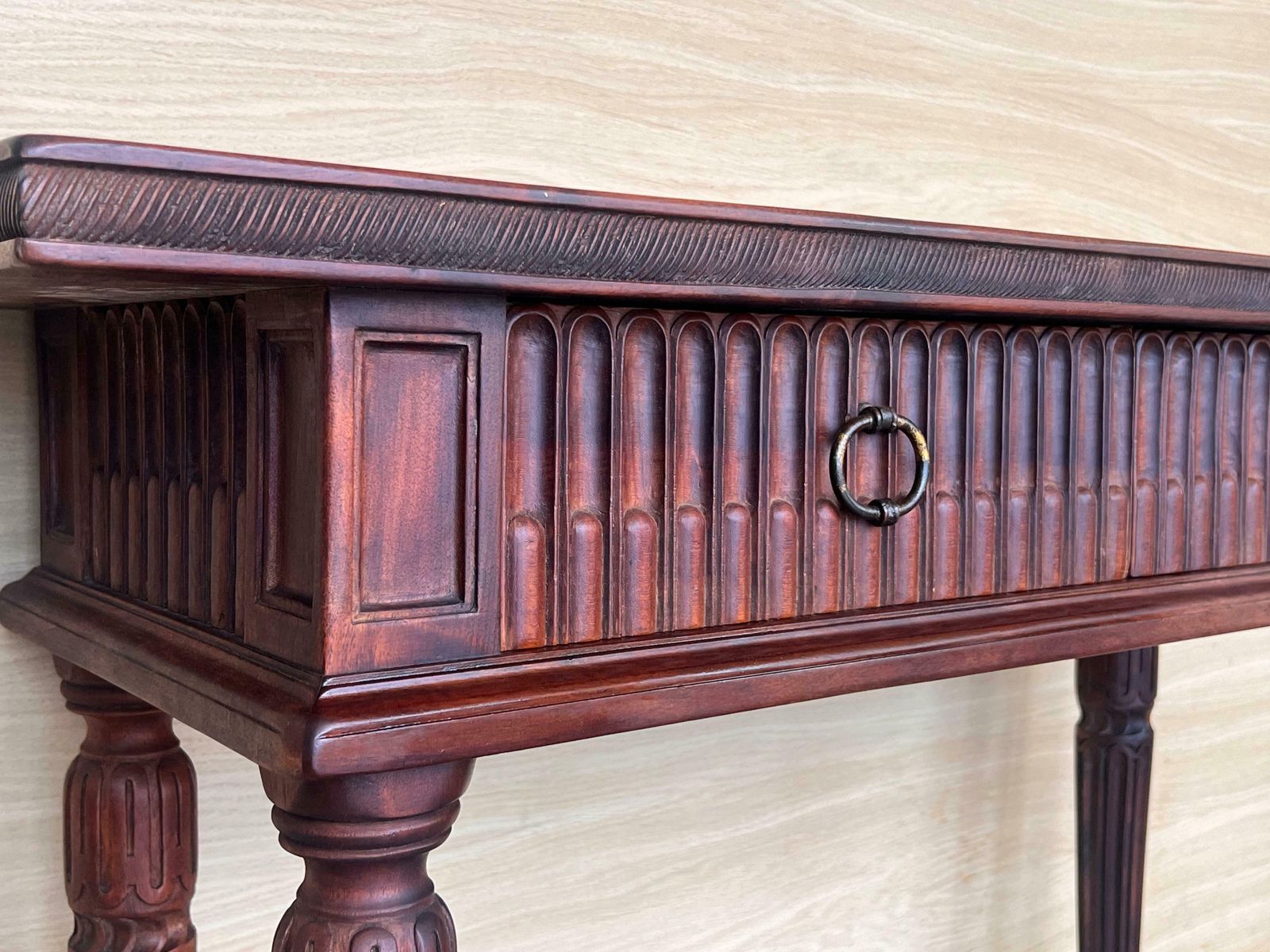 photo vintage Early 20th Century Catalan Spanish Carved Walnut Console Table With Two Drawers
