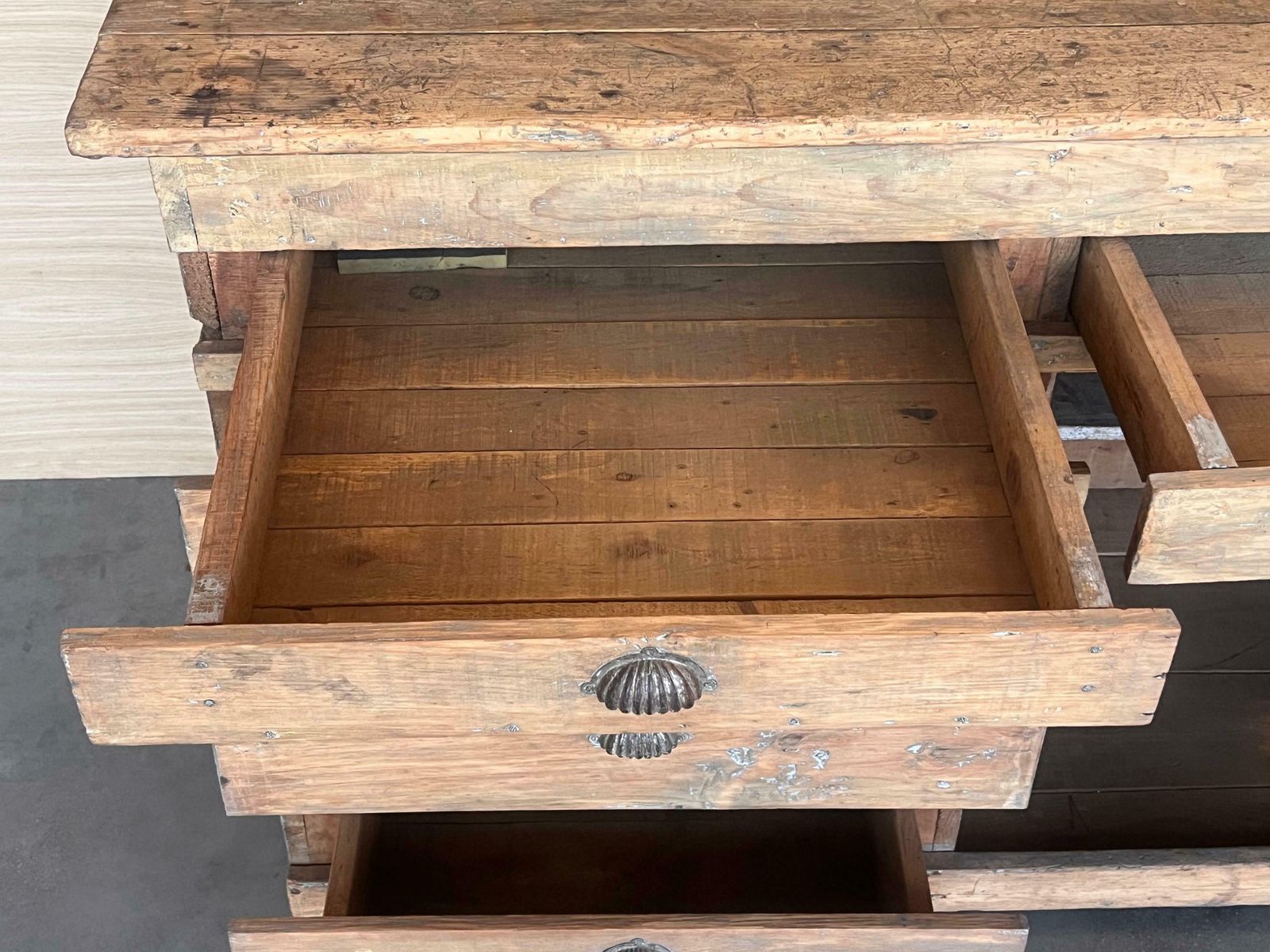 photo for sale Cabinet espagnol en pin blanchi, avec tiroirs et porte, vers 1840-1860