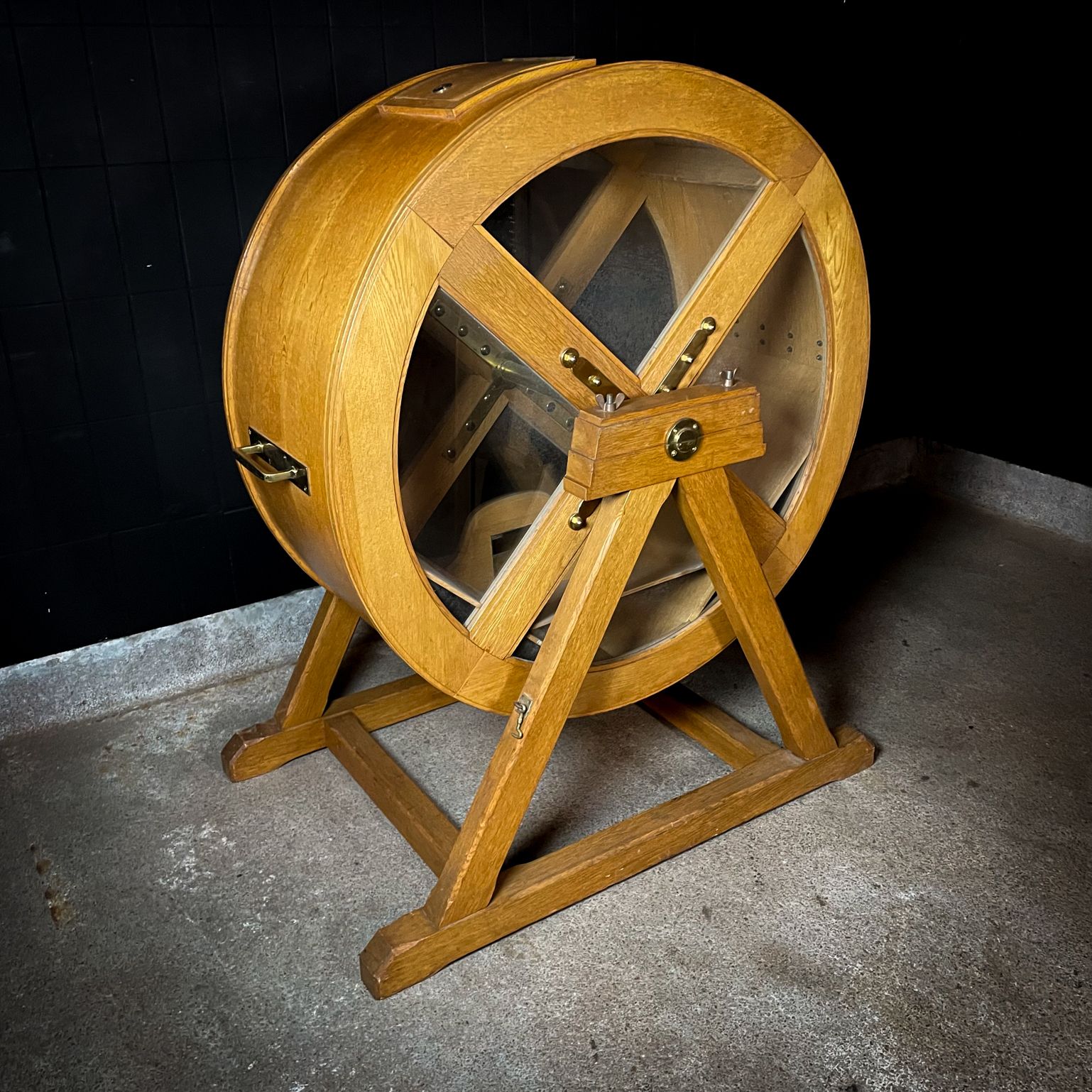 photo buy Large Bingo Mills – Oak – 1950