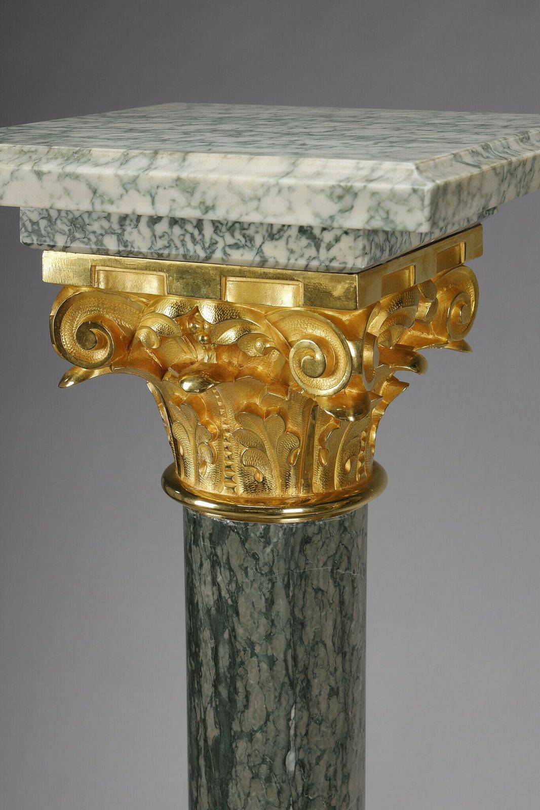 photo vinterior Pair Of Green Estours Marble Columns With Corinthian Capitals