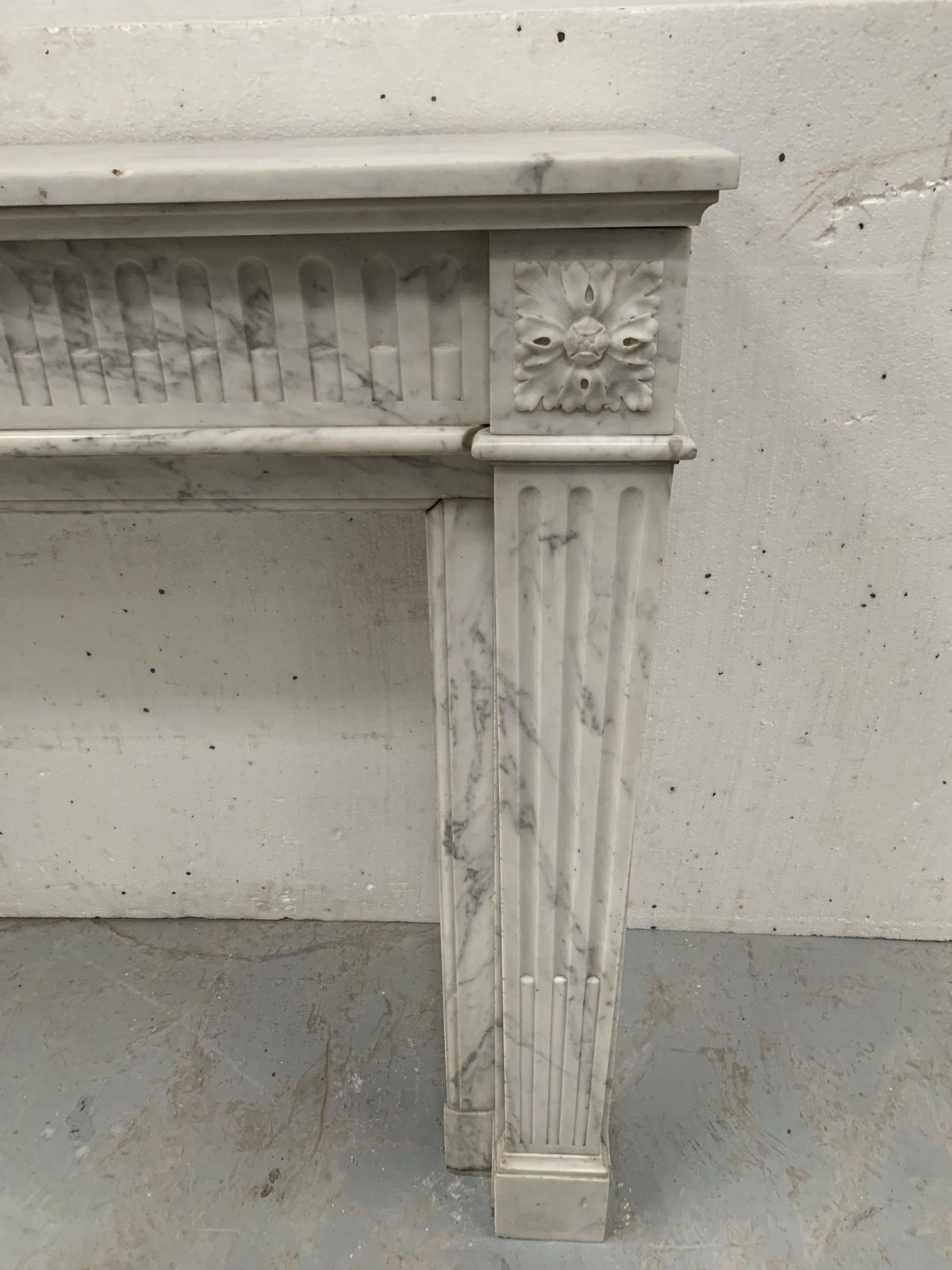 photo vinterior Louis XVI Style Fireplace In White Veined Carrara Marble, 19th Century