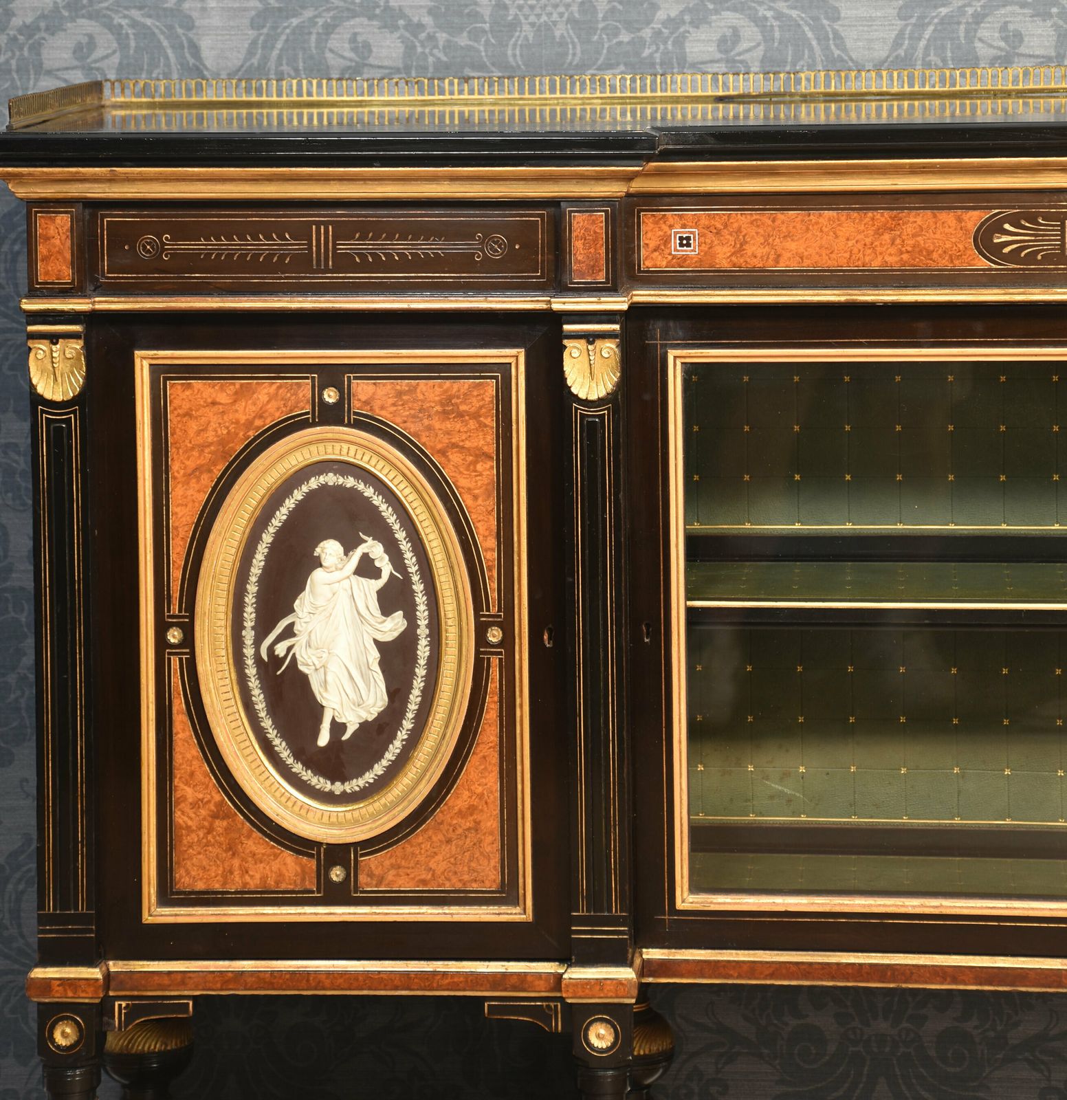 photo vinterior English Coromandel Cabinet By Lamb Of Manchester