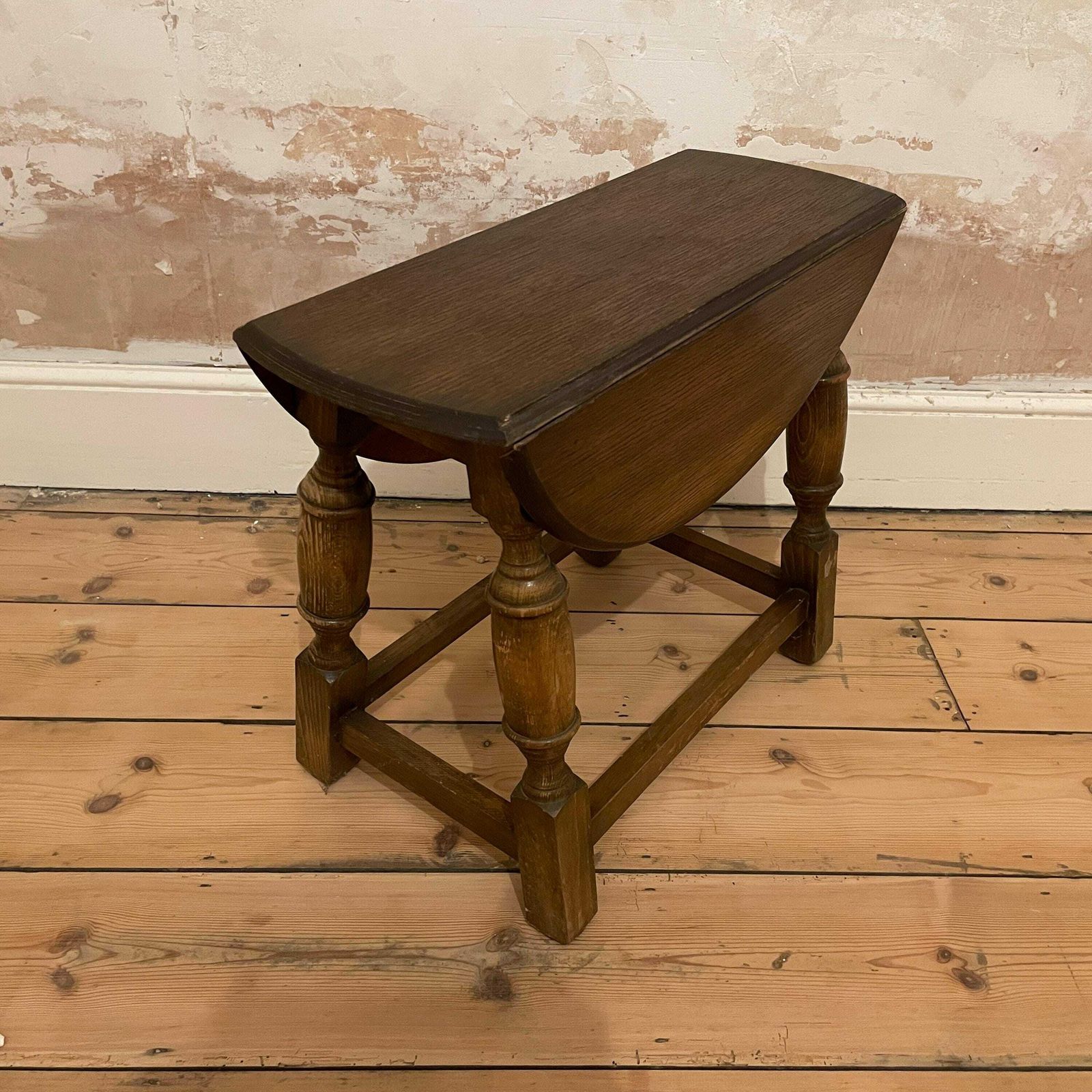 Antique Coffee Table Round Console Wood Bedside Brown Hallway Side Wooden Vintage Plant Stand Fold Down Away Rectangle Solid photo vinterior