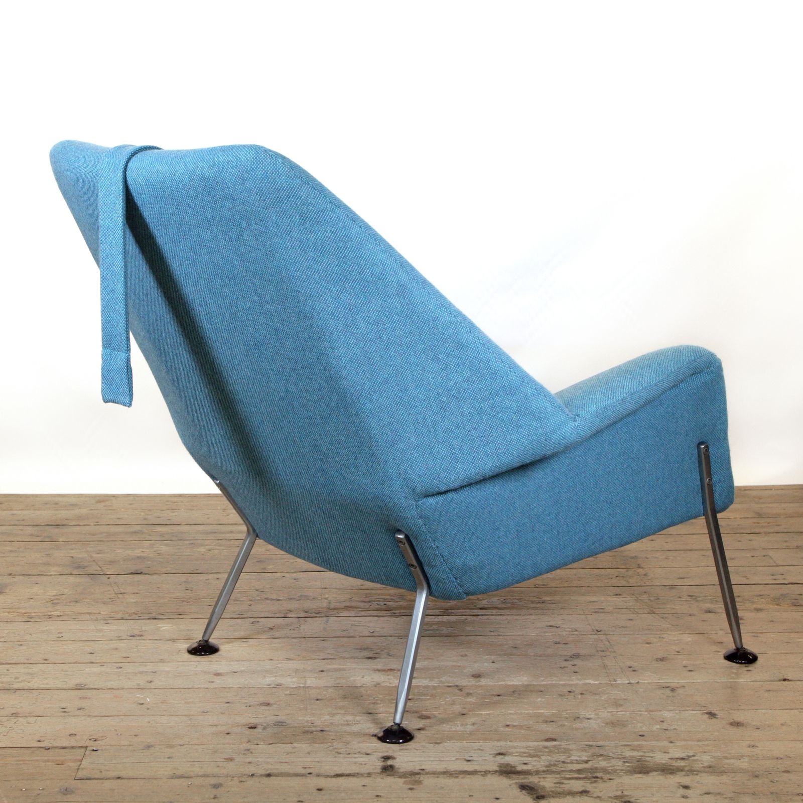 photo furniture Original Ernest Race ‘Heron’ Chair, Fully Restored And Reupholstered In Bute Fabric