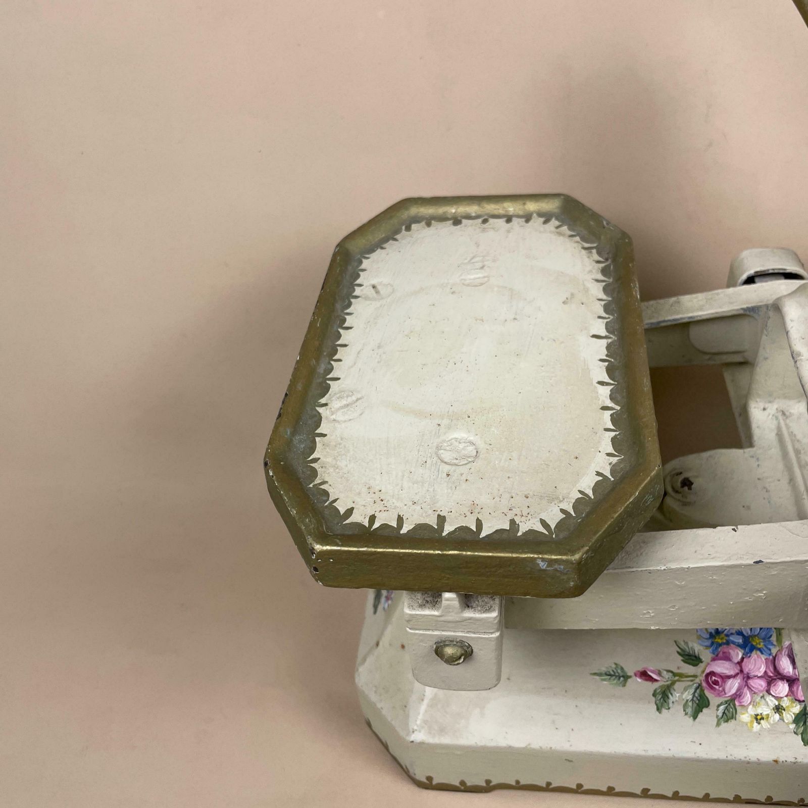 Antique Hand Painted Scales Weighing Floral Pattern Vintage Kitchen Weights Cream Fruit Scale Display Shop Fruit Small Appliance photo vinterior