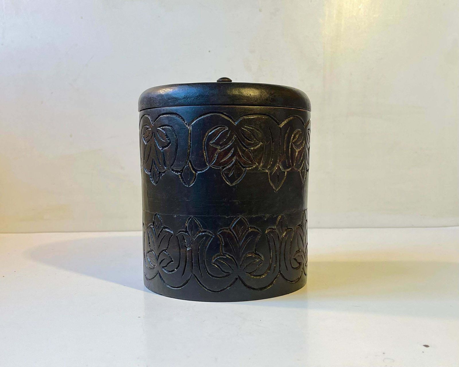 Antique Swedish Folk Art Tea Caddy In Hand Carved Wood, 19th Century photo 339.0