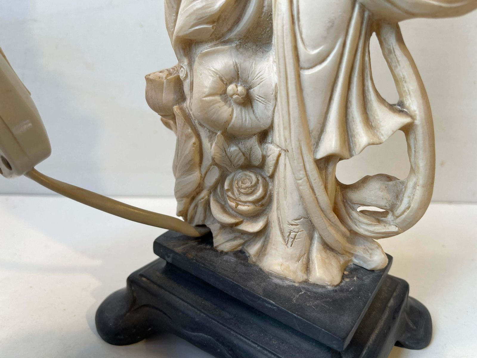 Italian Faux Ivory Geisha Table Lamp By Amilcare Santini, 1940s photo 486.0