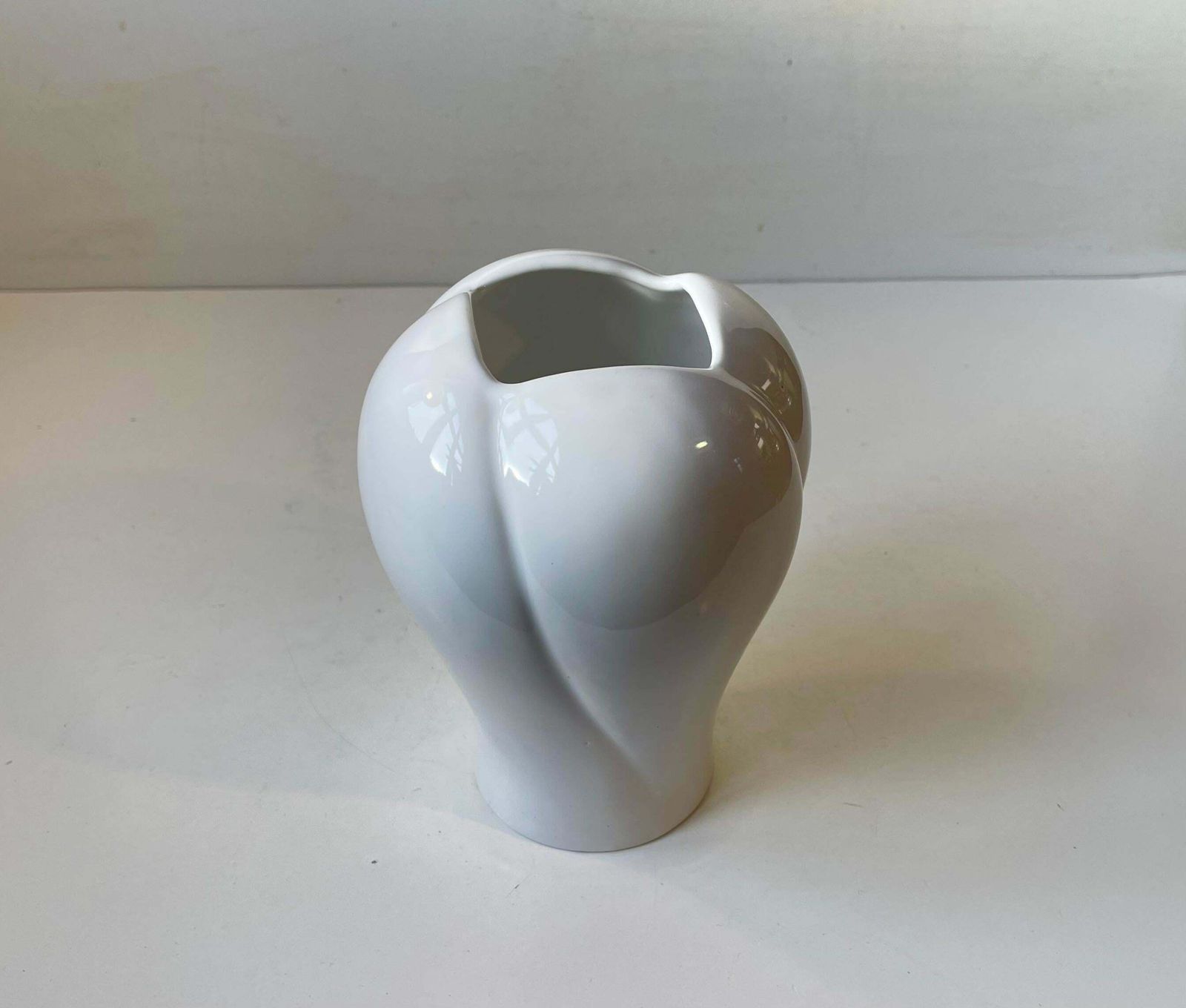 Four Petal Modernist Vase In White Porcelain, 1970s photo Home Decor