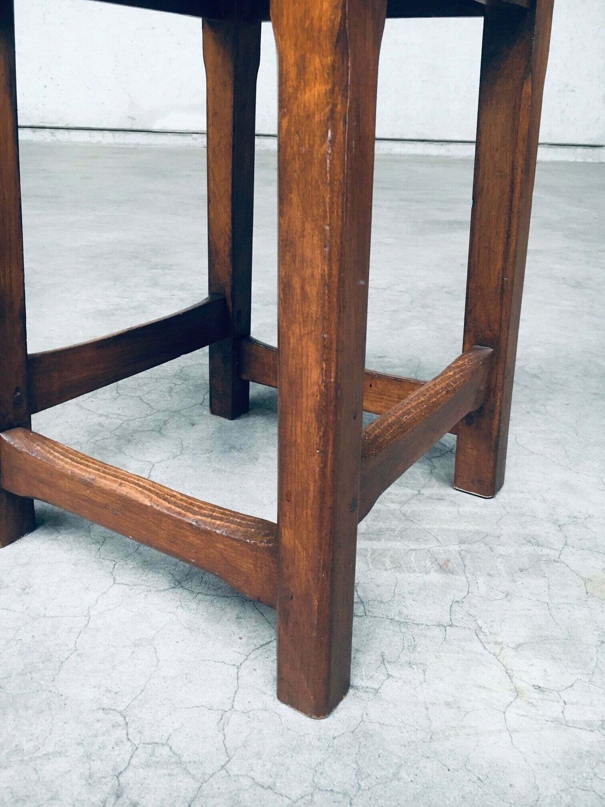 photo vintage Handgemaakt Massief Houten Krukkenset, België, Ca. Jaren 1940