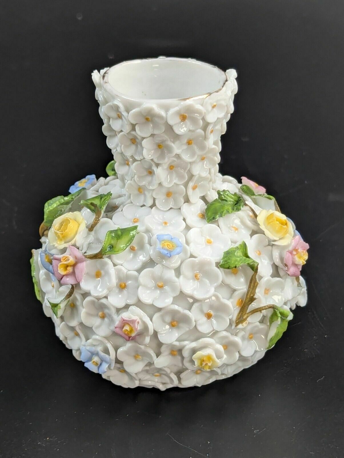 Porcelain Encrusted Vase And Salt Cellar By Bohne Söhne Rudolstadt, C. 1880. photo 200.0