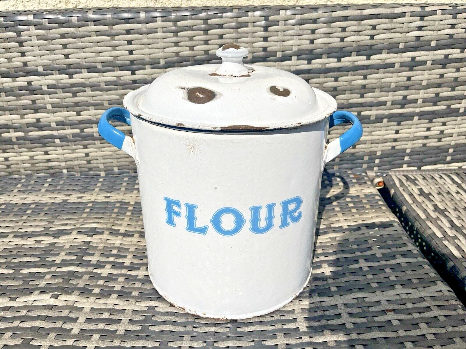 photo vinterior Large Antique Enamel Flour Bin Bakery Storage Container Vintage Kitchen Display