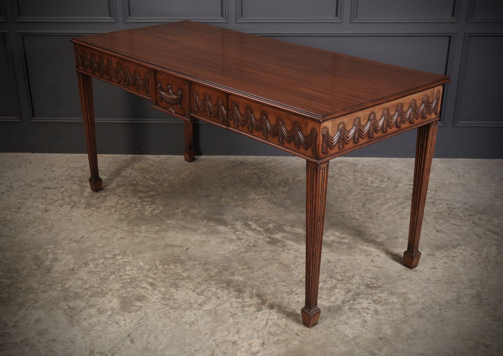 photo vinterior Large Sheraton Style Mahogany Serving Table