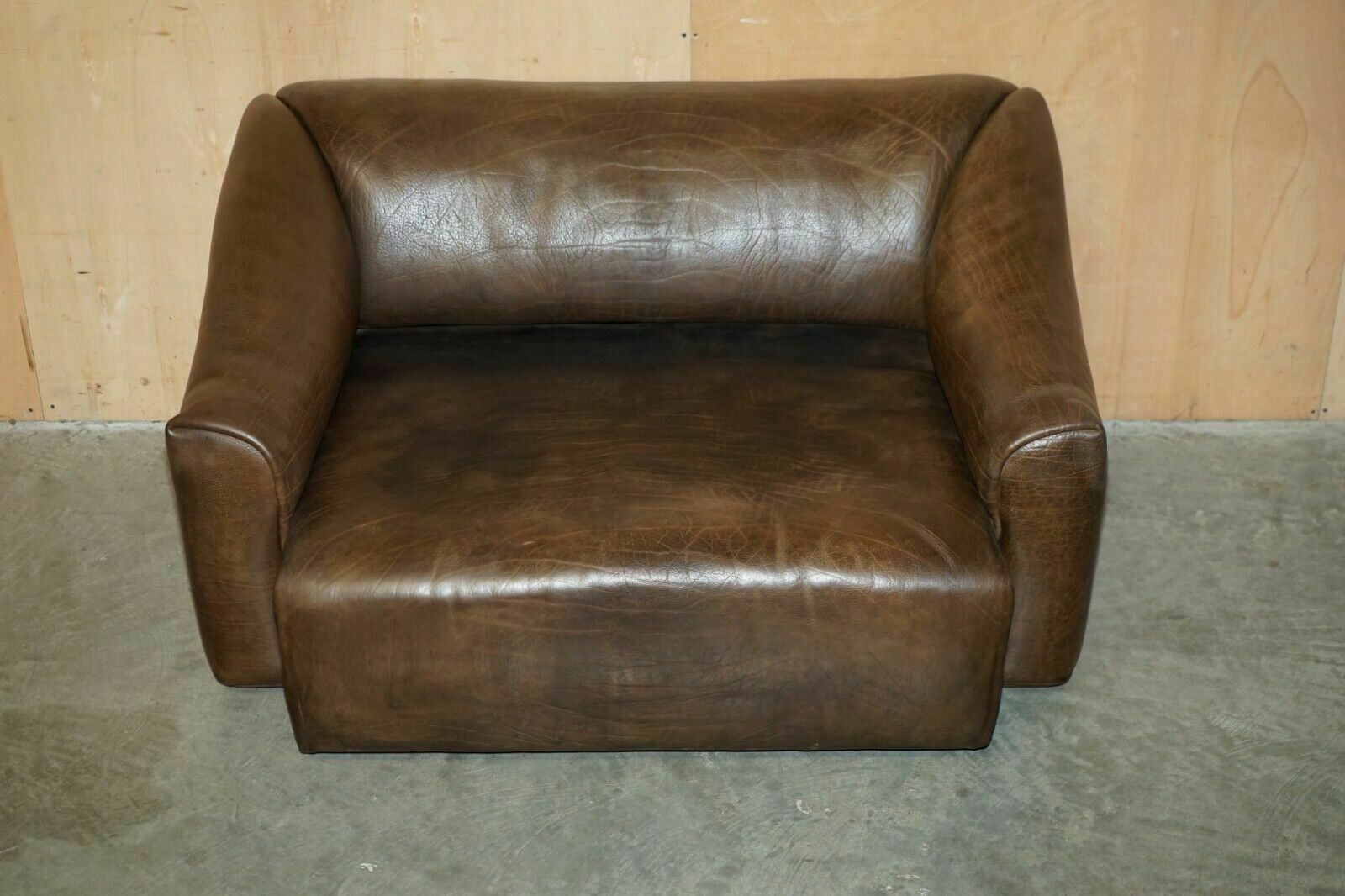 photo vintage Restored De Sede Ds47 Reclining Brown Buffalo Neck Leather Sofa Part Of A Suite