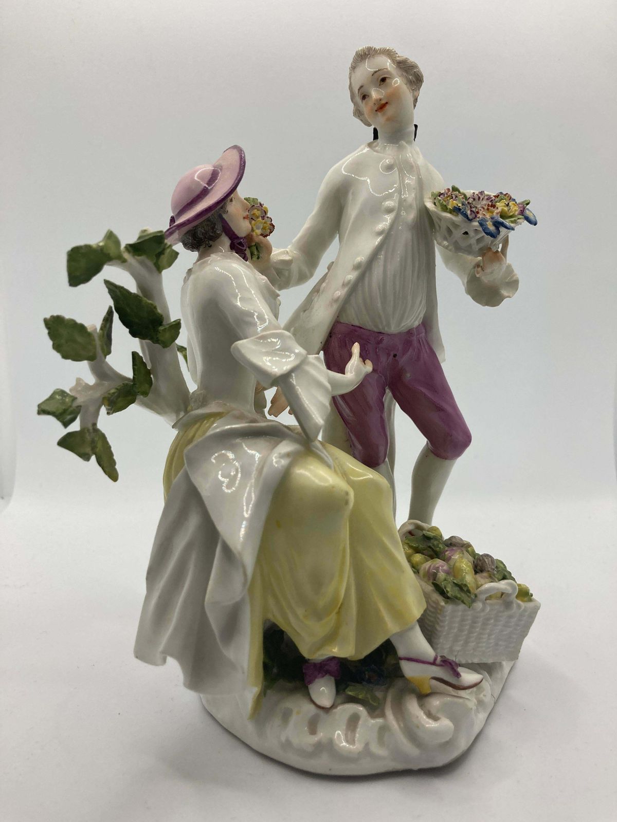 18th Century Meissen Porcelain Figurine, 'Pair Of Gardeners',  Model No 1584 photo vintage