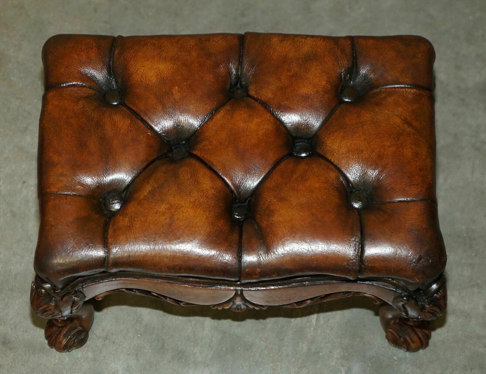 photo vinterior Fine Pair Of Ornate Hand Carved Victorian Brown Leather Chesterfield Footstools