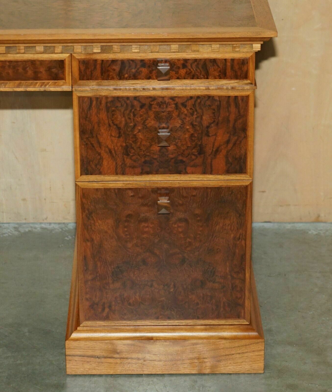 Rrp £25,550 David Linley Burr Walnut Classic Pedestal Desk For Light Restoration photo vinterior