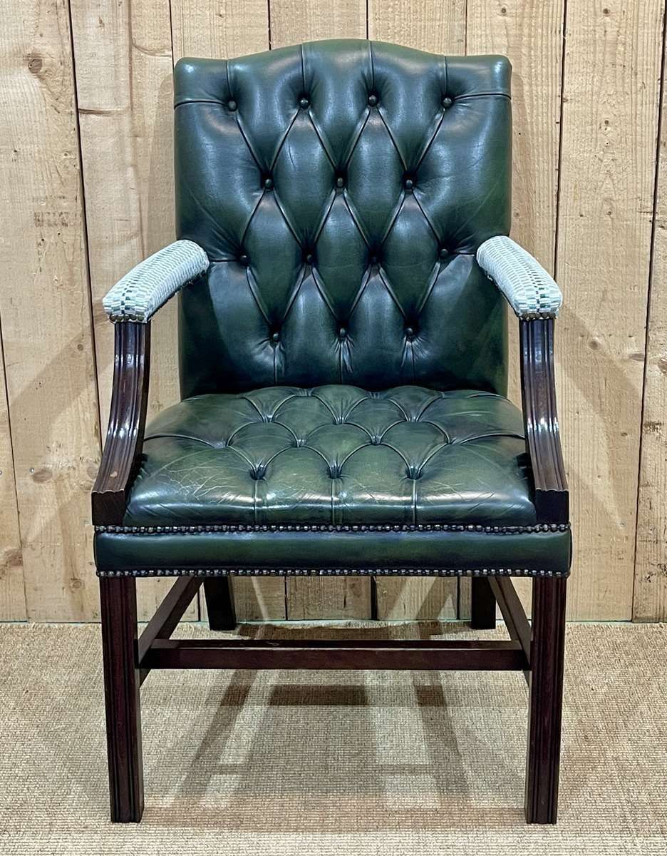 English Chesterfield Leather Armchair From The 70s photo vinterior