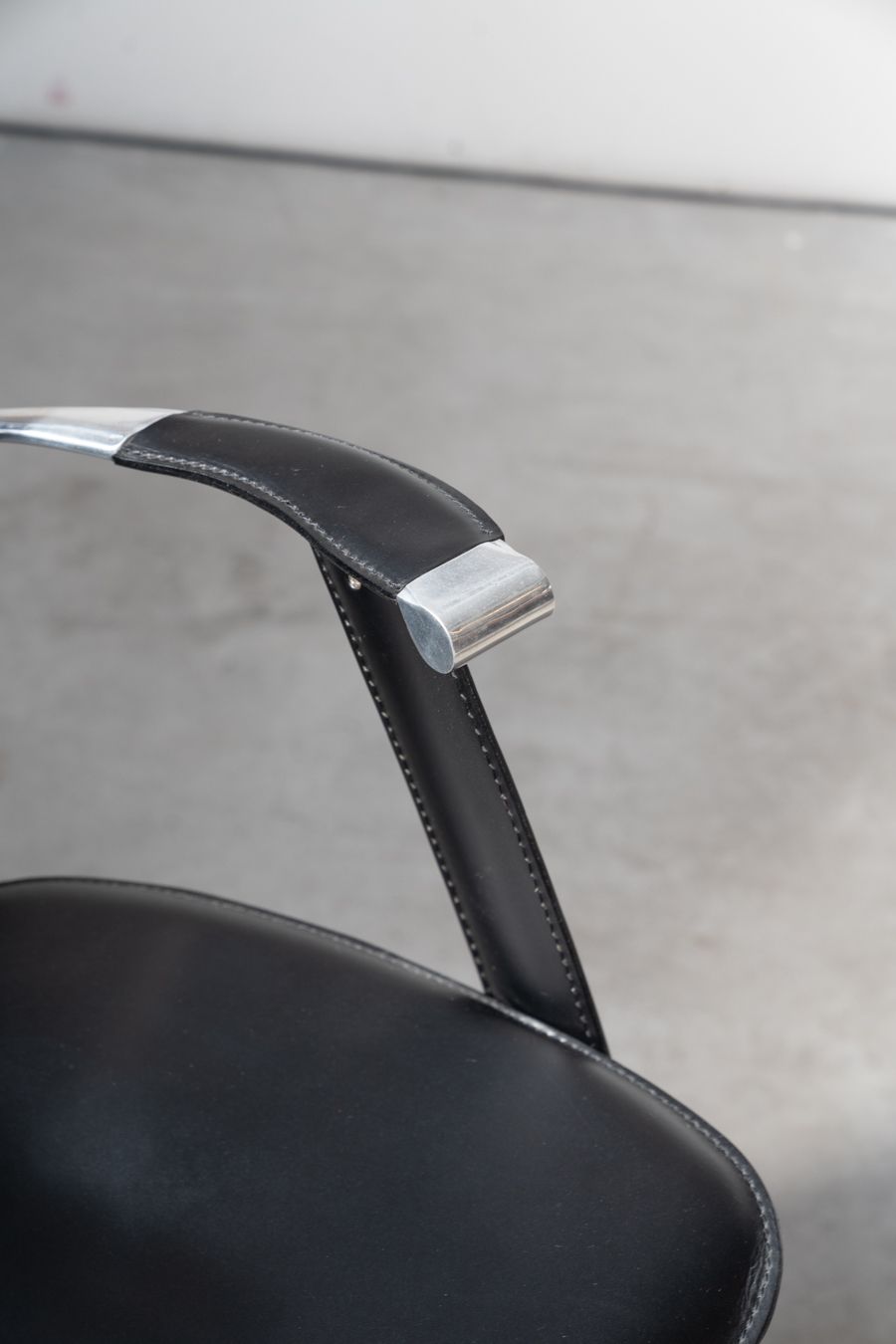 Stine Line 1990s Leather Armchair – Sleek Black Italian Design With Modern Flair photo buy