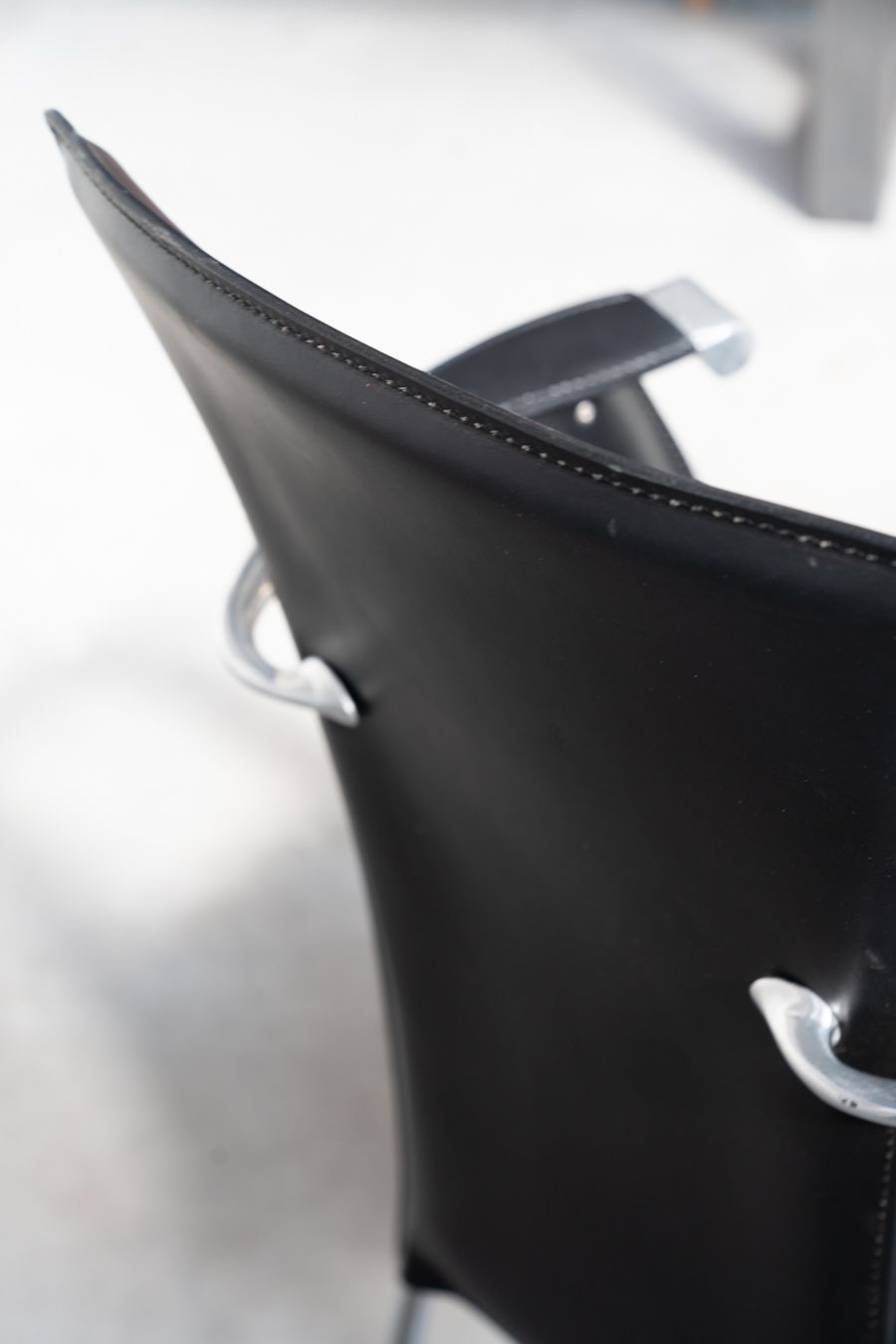 Stine Line 1990s Leather Armchair – Sleek Black Italian Design With Modern Flair photo vintage