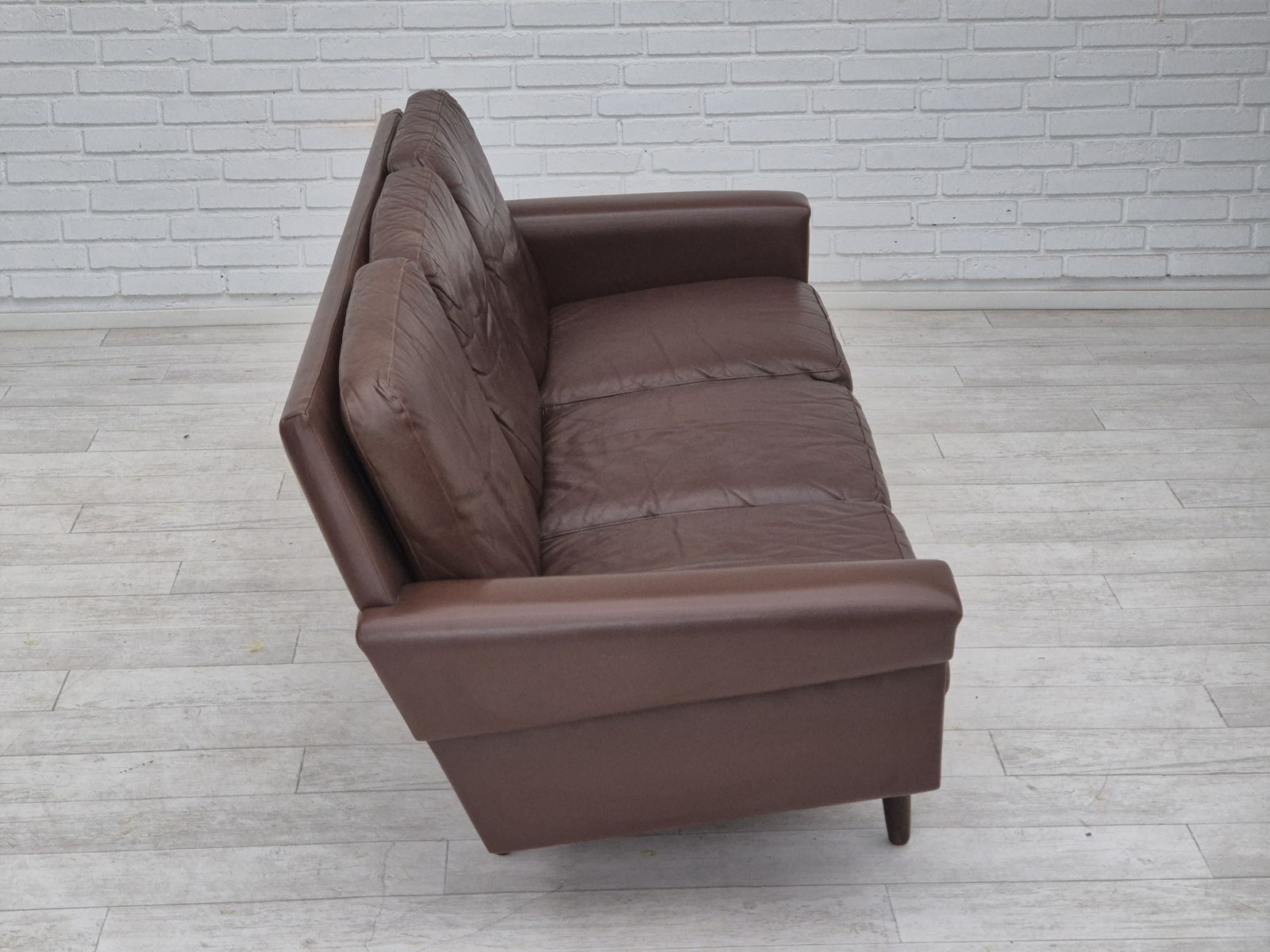 Deens 3 Zitsbank, Jaren 1970, Bruinleren Bekleding, Goede Staat. photo vinterior