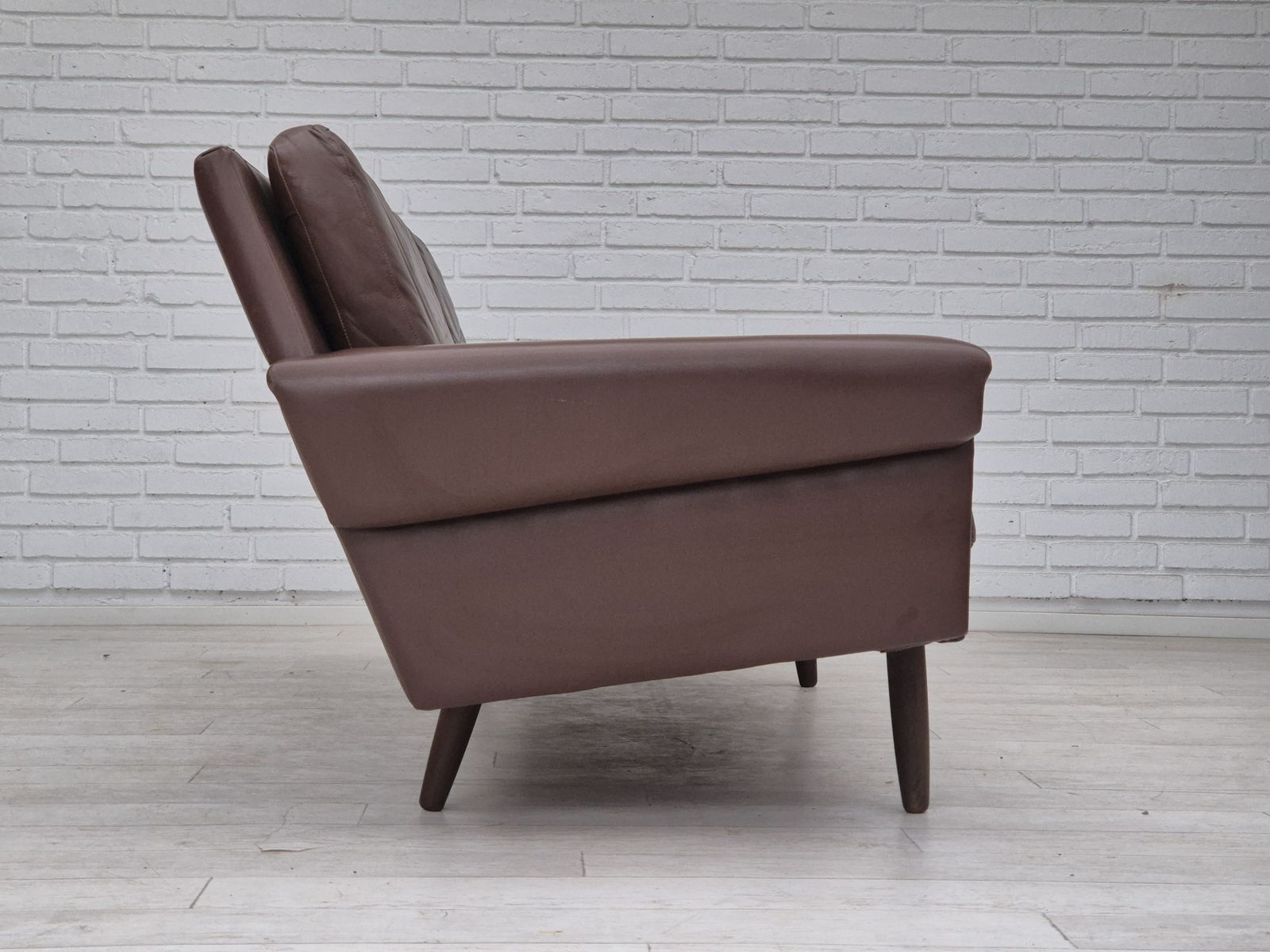 Deens 3 Zitsbank, Jaren 1970, Bruinleren Bekleding, Goede Staat. photo buy