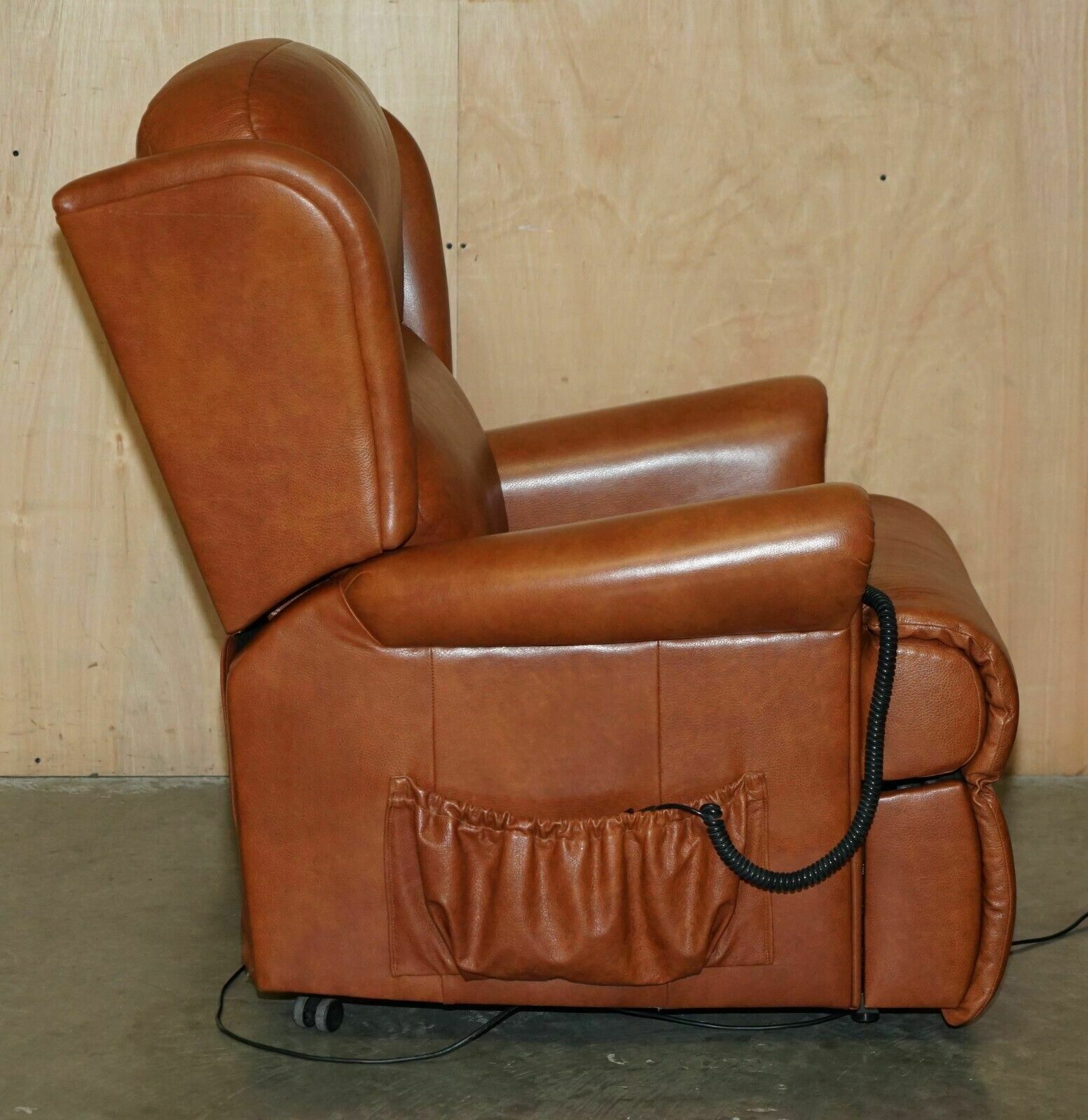 3500.0 Rrp £7,000 Sherborne Leather Upholstery Pair Of Rise Recliner Armchairs And Sofa photo