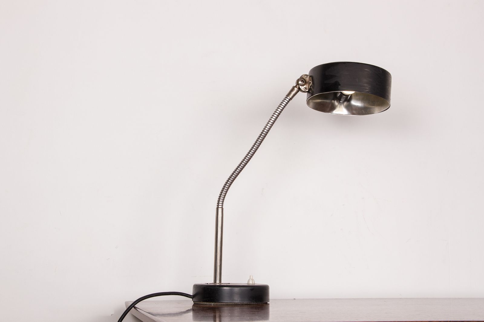 photo for sale Importante lampe de bureau à base flexible, 1960