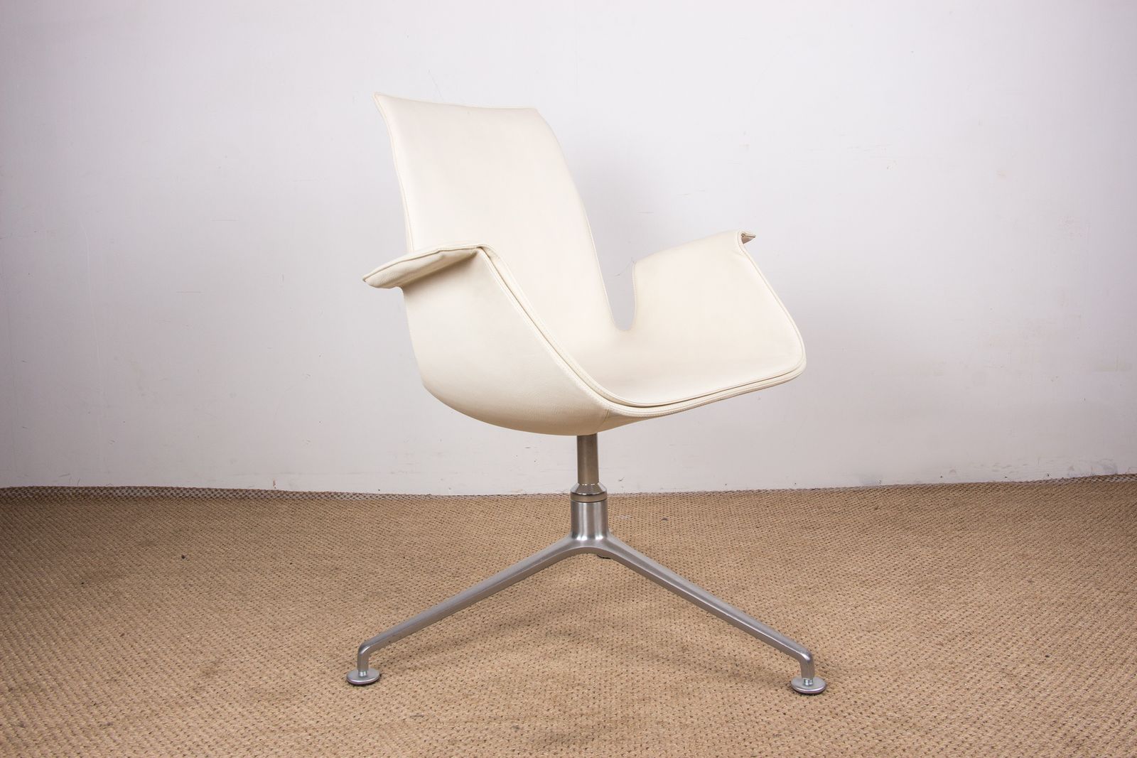 Danish Armchair In White Leather And Chromed Steel, Model Fk 6725 Or “Tulip Chair” By Preben Fabricius And Jørgen Kastholm For Walter Knoll