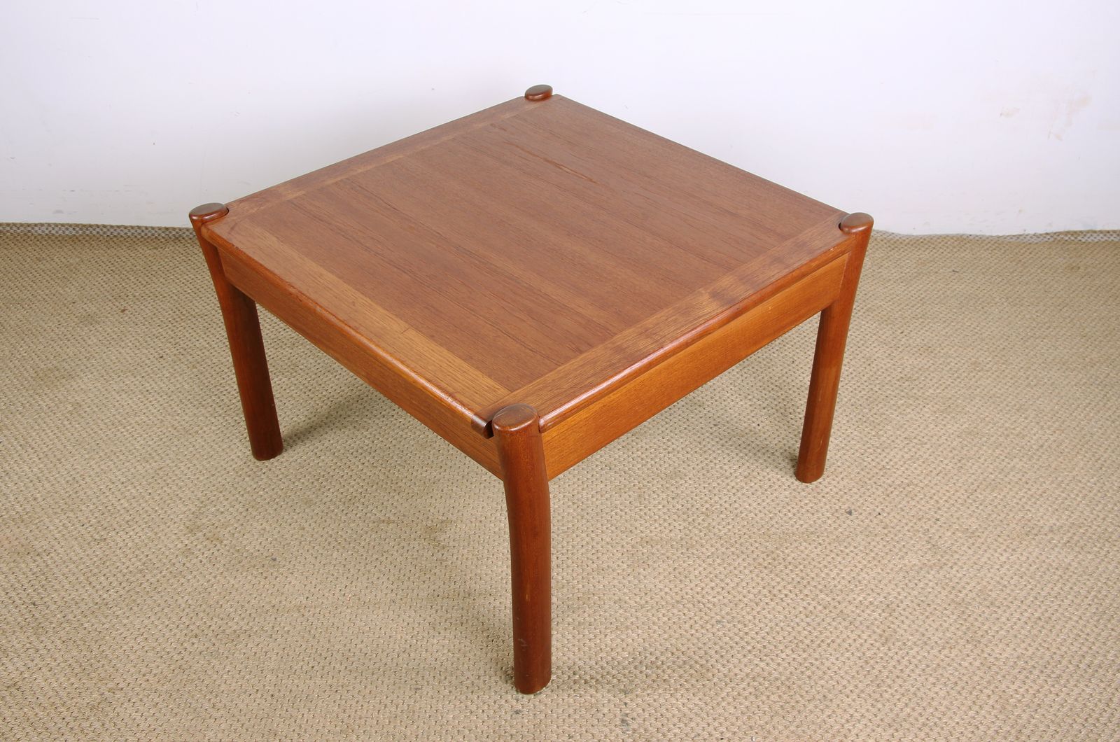 Table basse danoise carrée en teck, plateau réversible, 1960. photo Mobilier