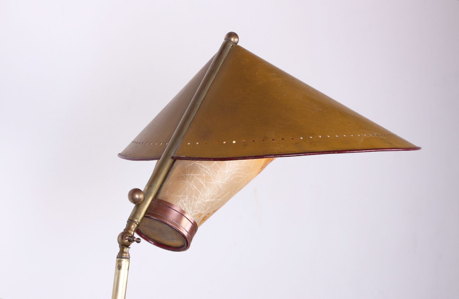 photo for sale Lampadaire italien en laiton à base conique, inclinaison et hauteur réglables, Stilnovo, 1950