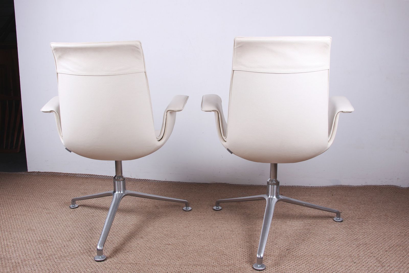 Paire de fauteuils danois en cuir blanc et acier chromé, modèle FK 6725 ou « Tulip Chair », par Preben Fabricius et Jørgen Kastholm pour Walter Knoll photo 5000.0