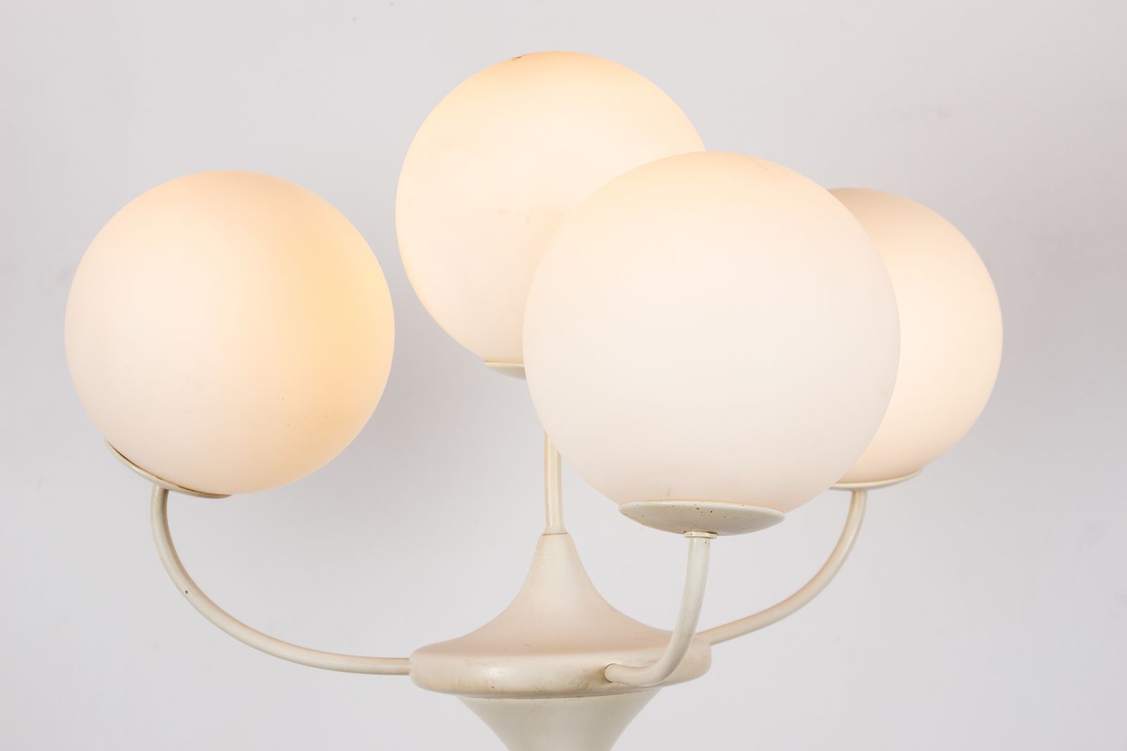 Grand lampadaire à 4 bras avec opalines, par Eva Renée Nele pour Temde Leuchten, 1960 photo vintage