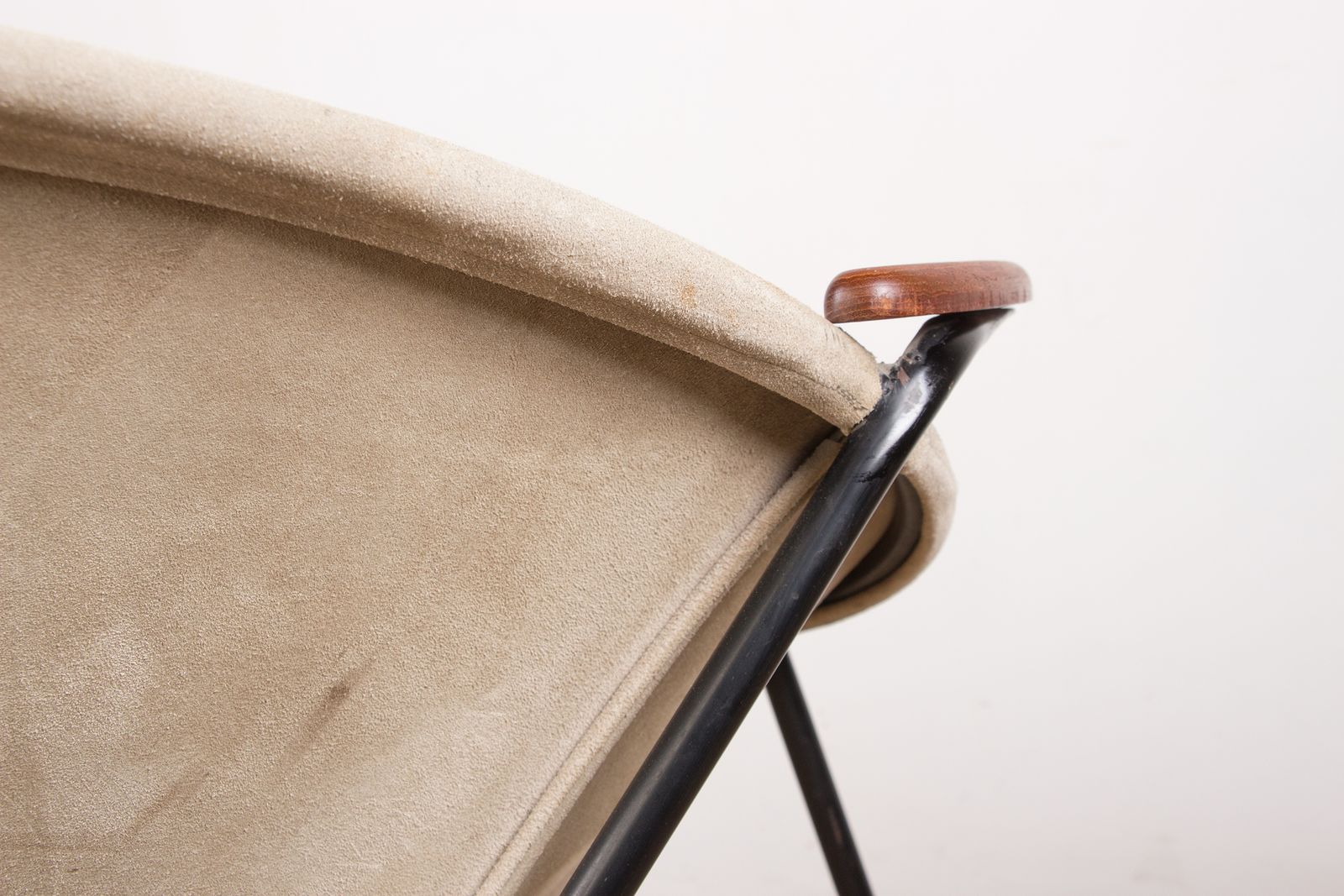 photo vintage Fauteuil danois en cuir, acier et teck, modèle Balloon, par Hans Olsen, 1960.