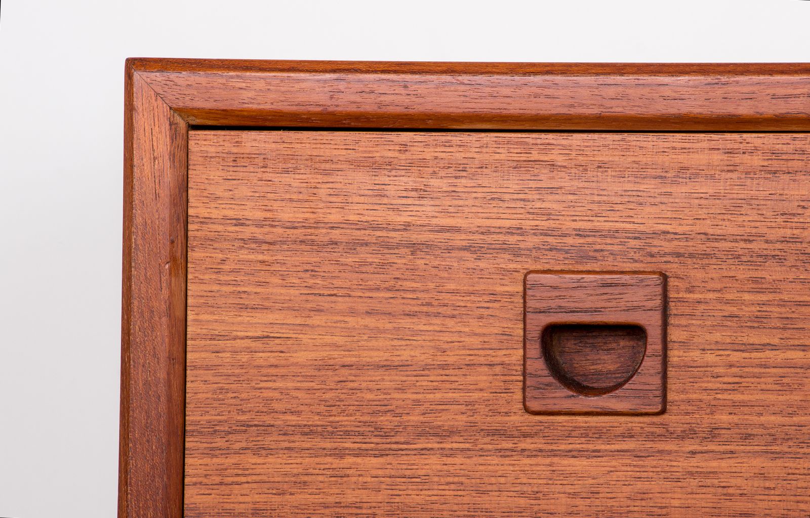 Commode danoise ou petit buffet en teck, 3 grands tiroirs, 1960. photo Mobilier