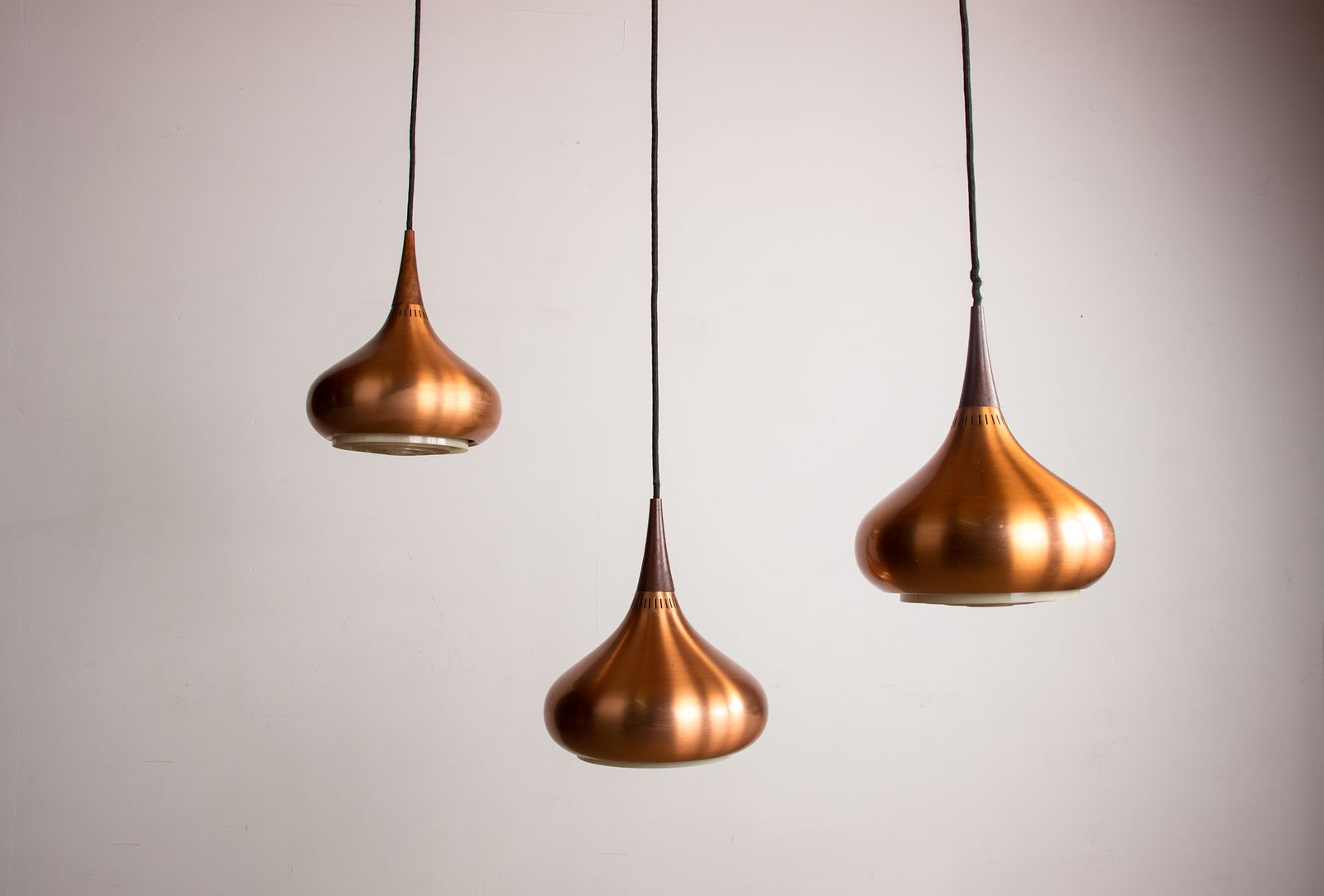 photo furniture Large Danish Triple Pendant Lamp In Metal And Rosewood, Orient Model, By Jo Hammerborg For Fog & Mørup 1965.